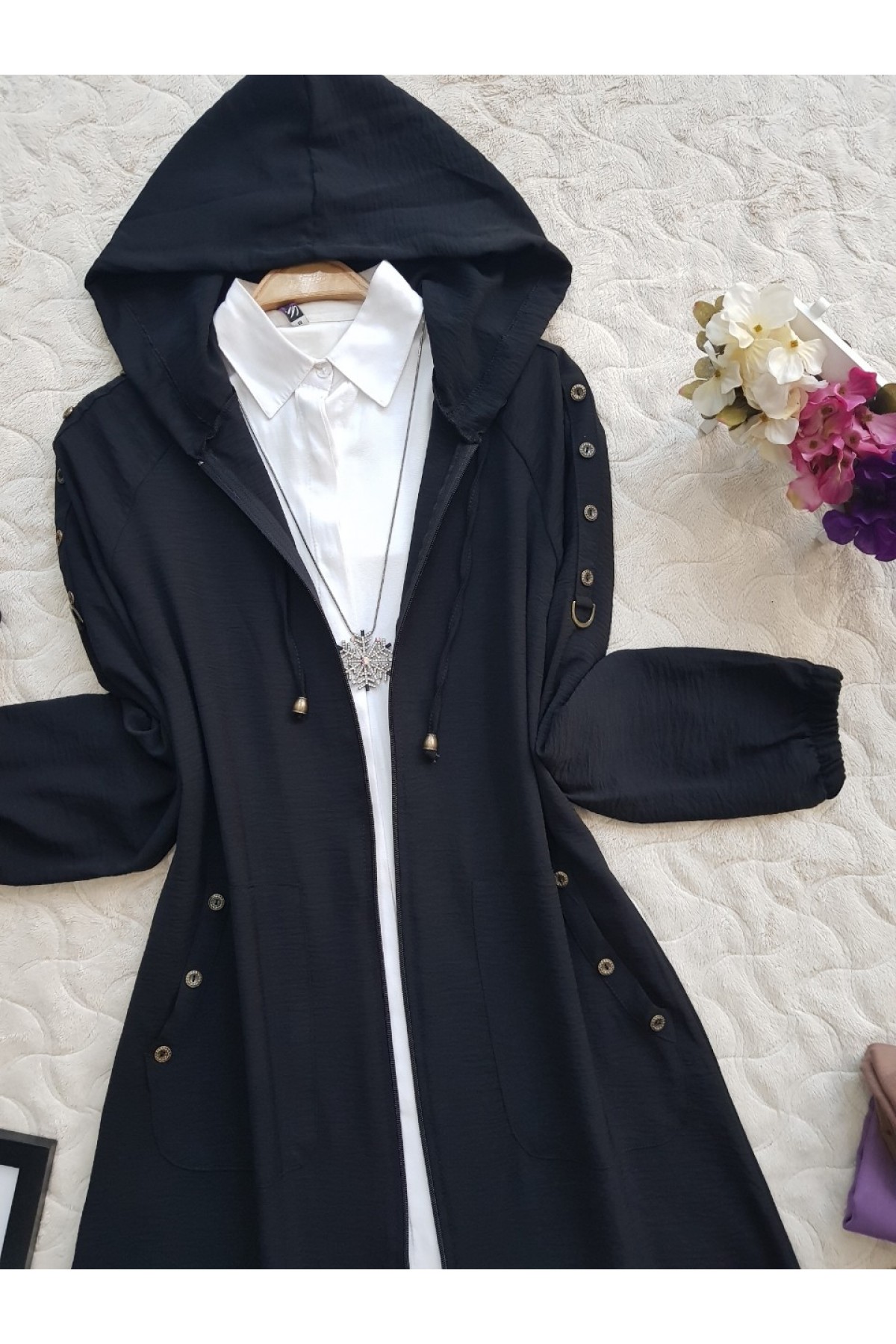 Düğme Detaylı Ayrobin Kap -Black