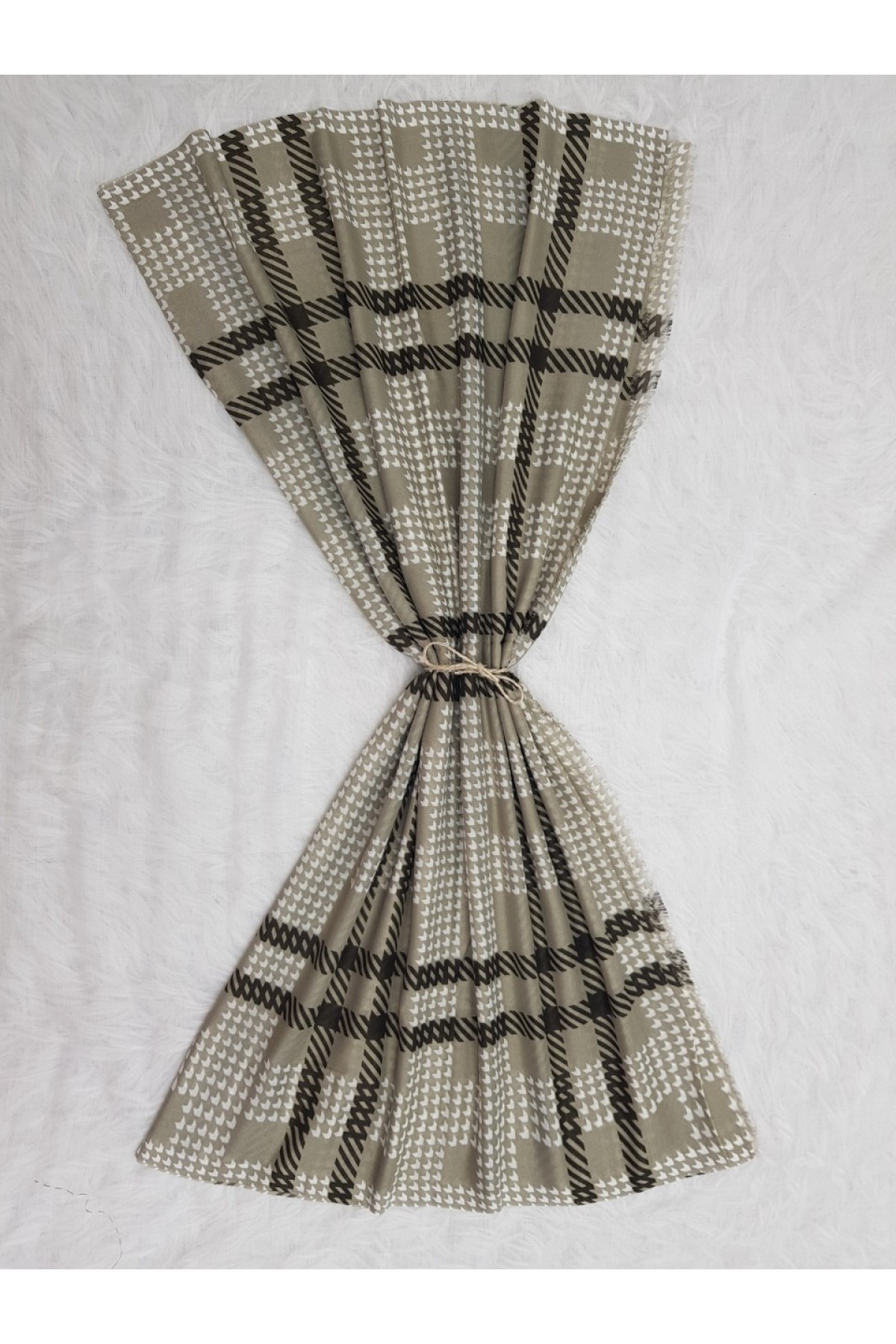 Square Pattern Shawl -أخضر