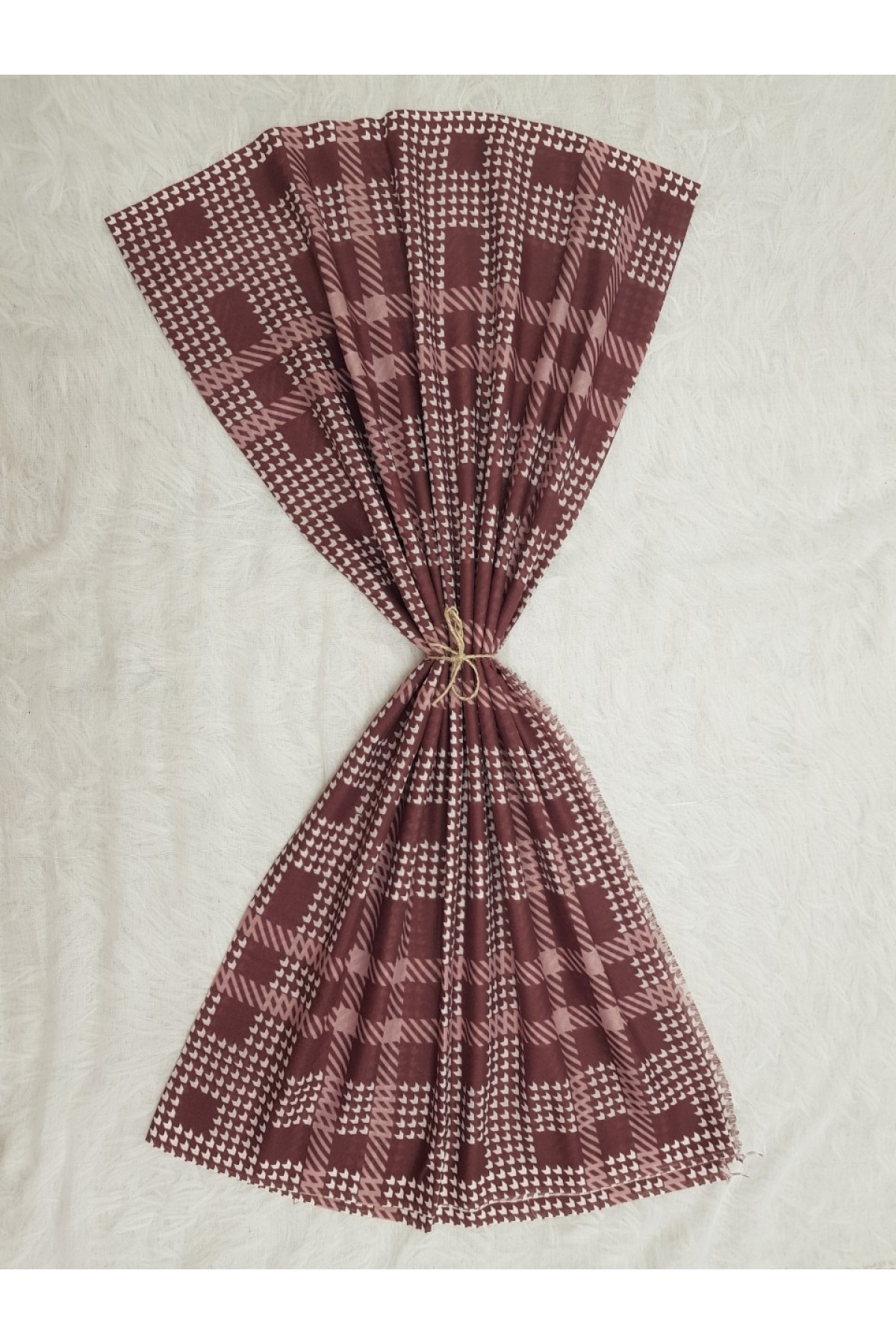 Square Pattern Shawl -وردة مجففة