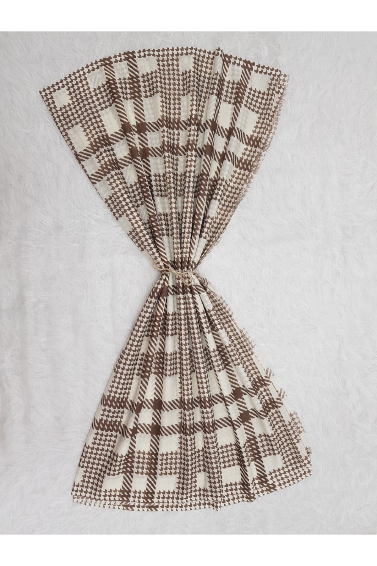 Square Pattern Shawl -لون كريمي