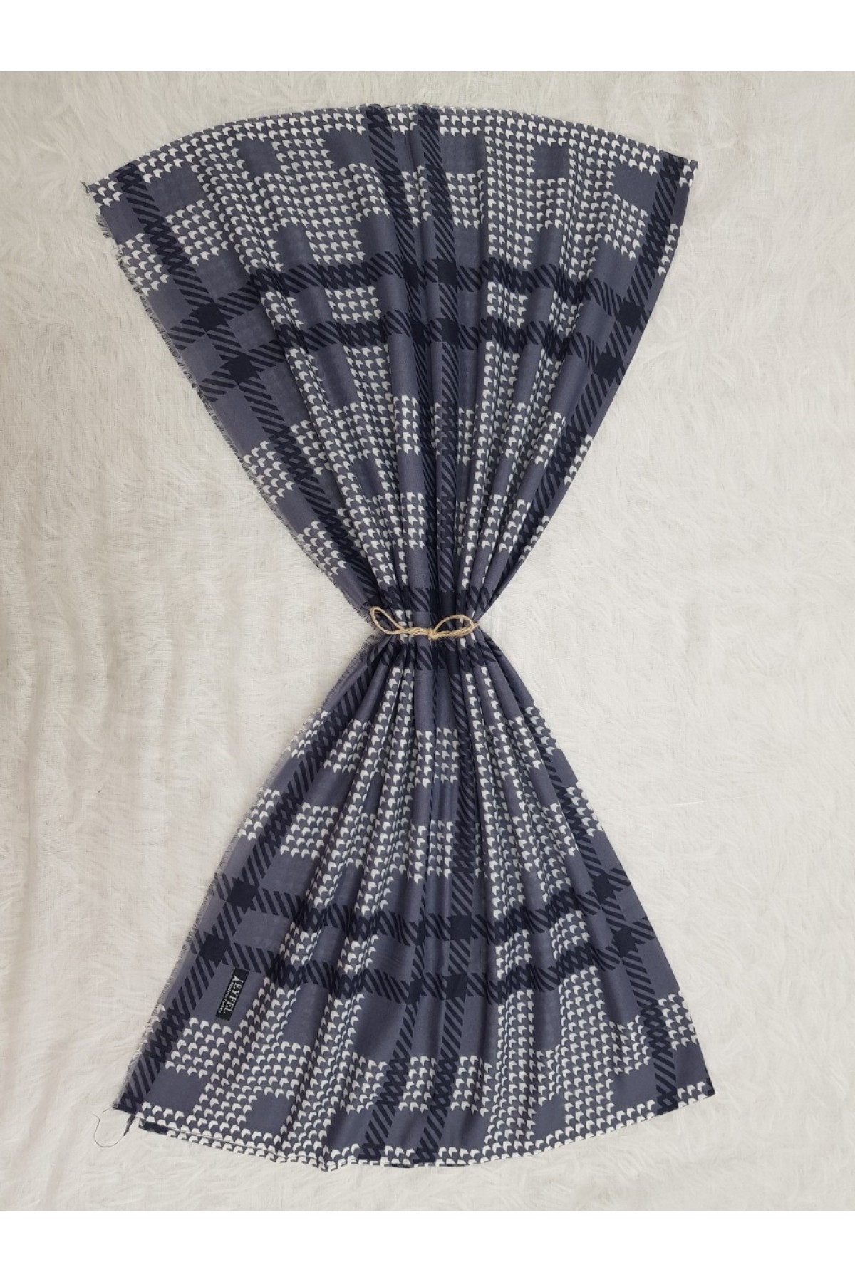 Square Pattern Shawl -لون مدخن