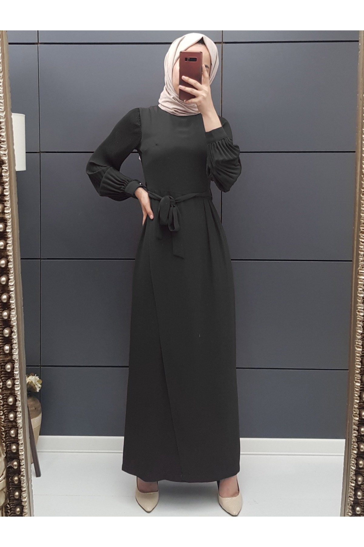 Pleated Sleeve Belted Dress -أسود