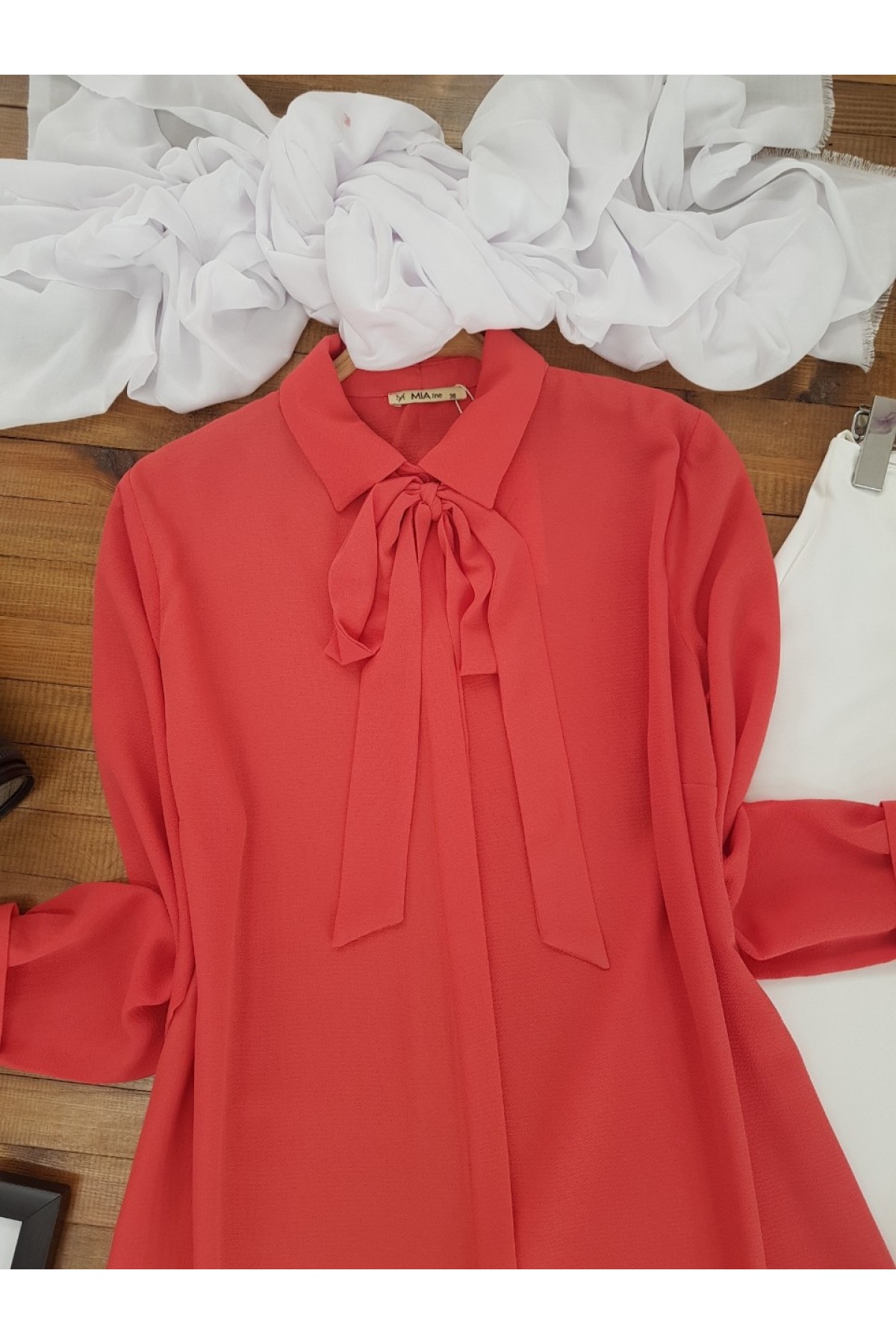 Collar Laced Tunic -أحمر