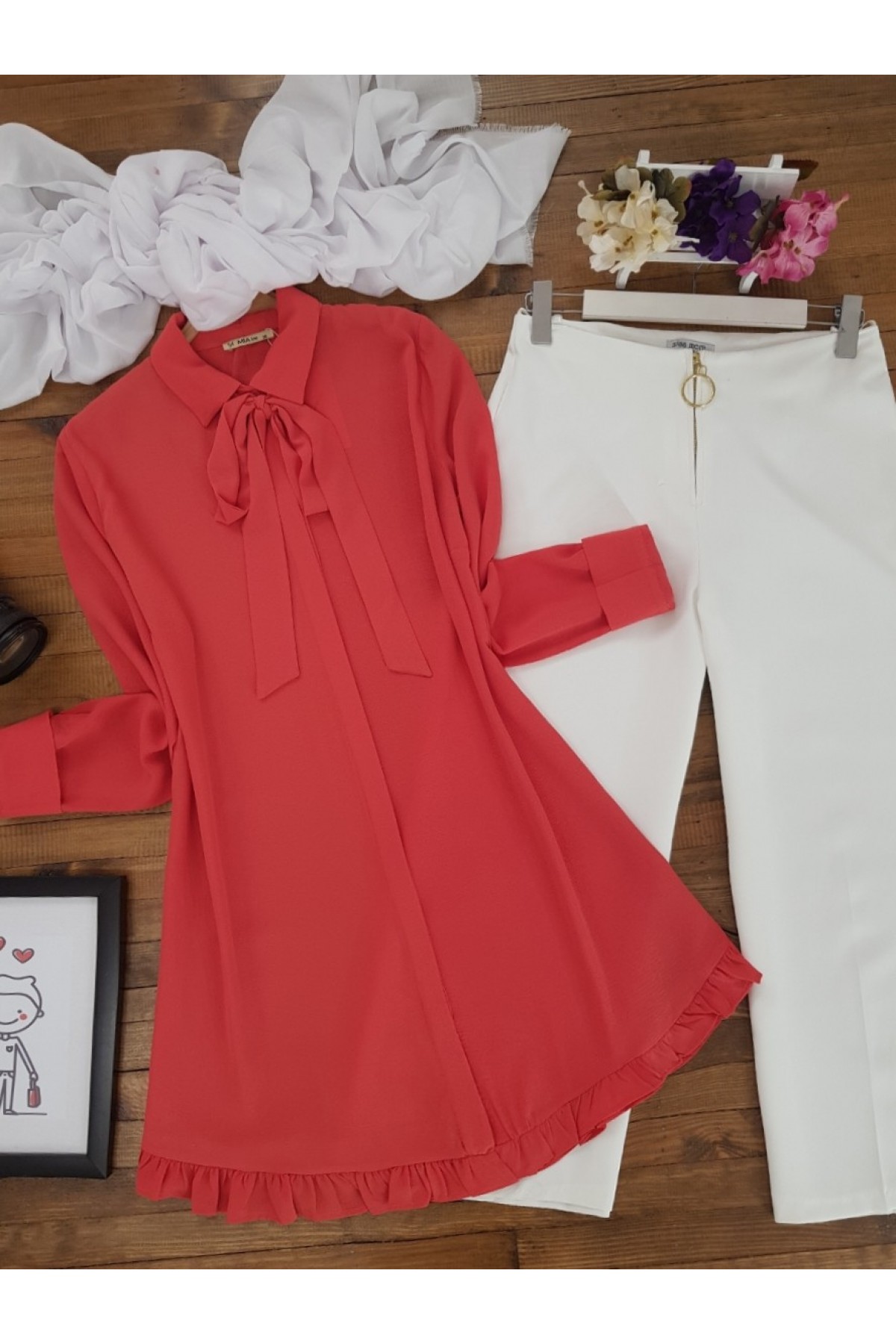 Collar Laced Tunic -أحمر