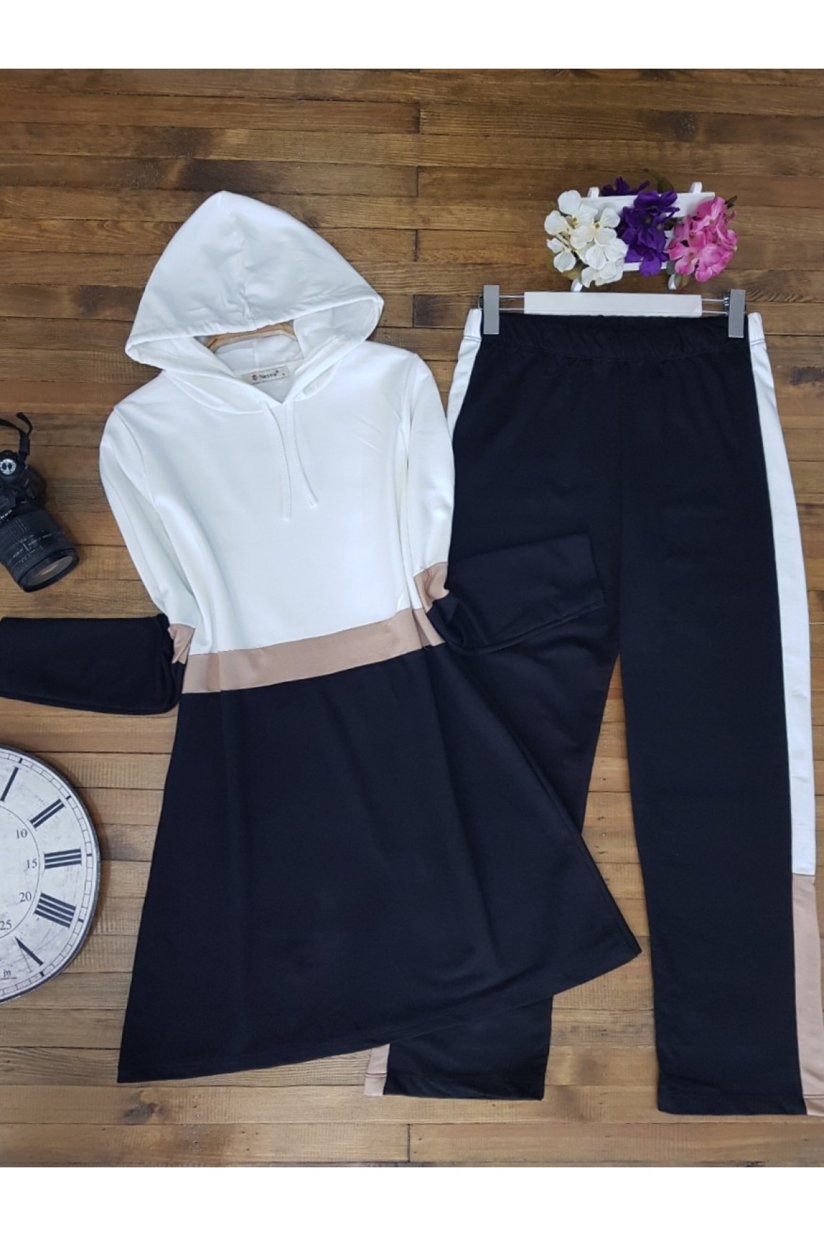 Hooded Suit -مكسورة بيضاء