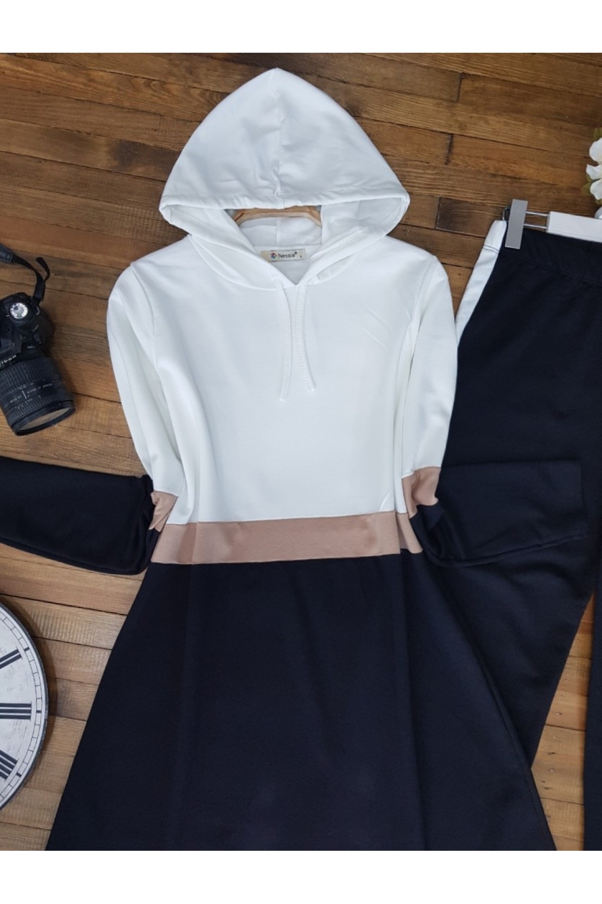Hooded Suit -مكسورة بيضاء