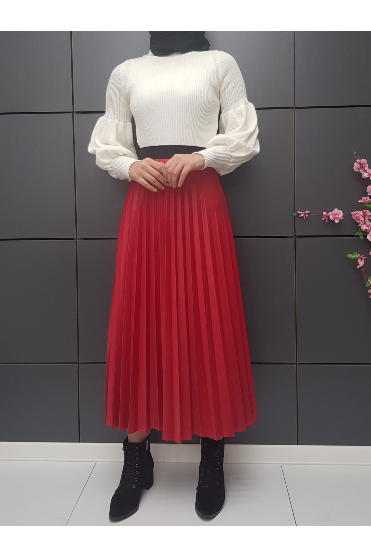 Pleated Lacquered Skirt-أحمر