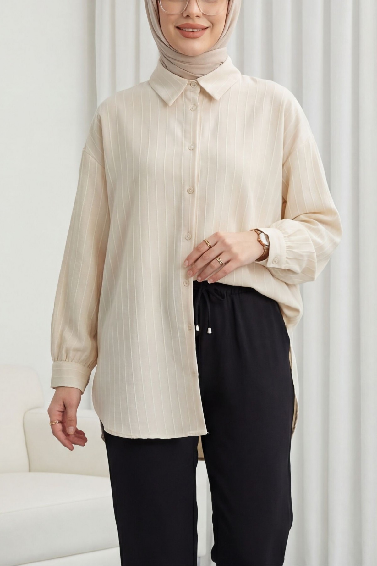 Striped Slit Loose-Fitting Linda Shirt - Beige