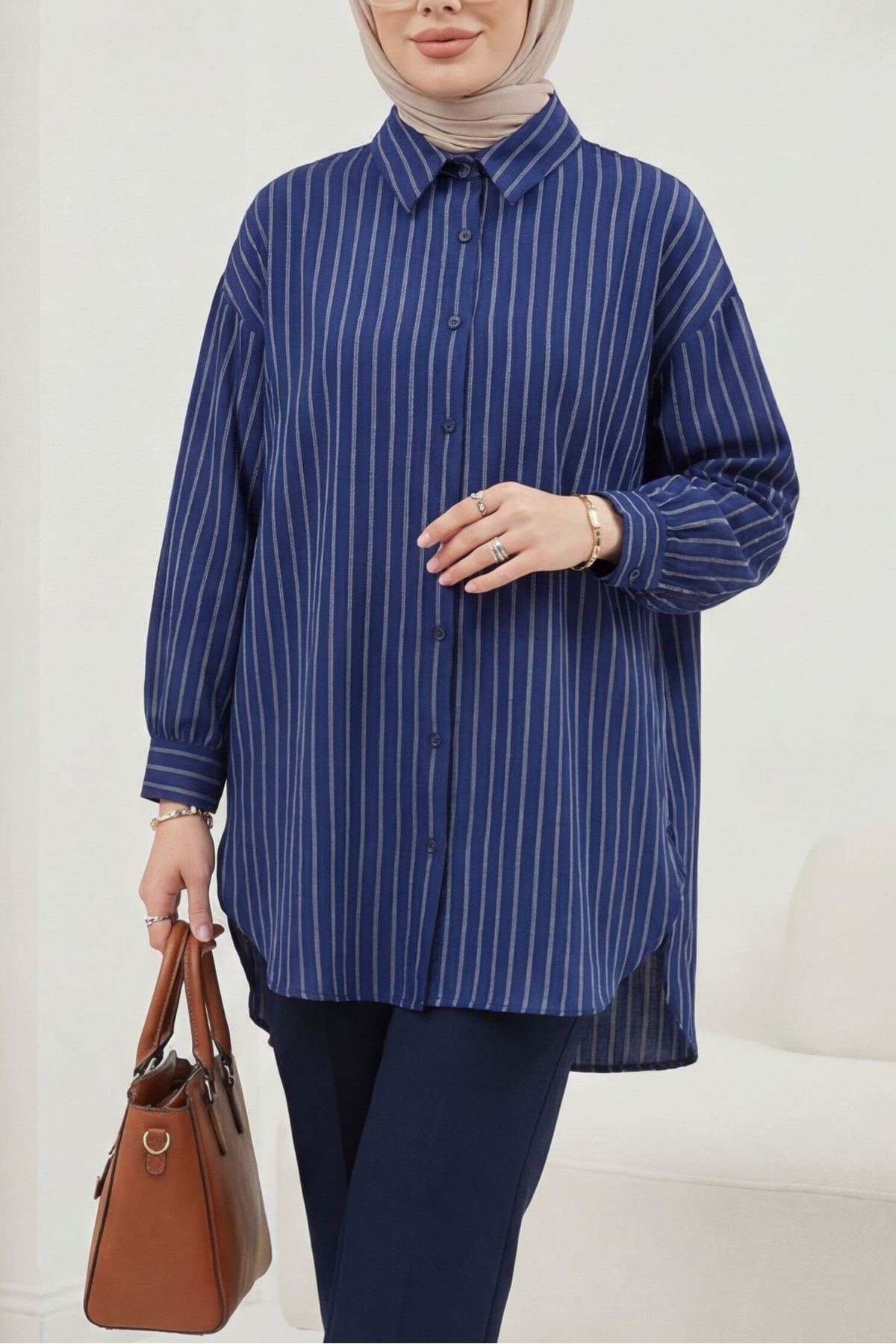Striped Slit Loose-Fitting Linda Shirt -Navy blue