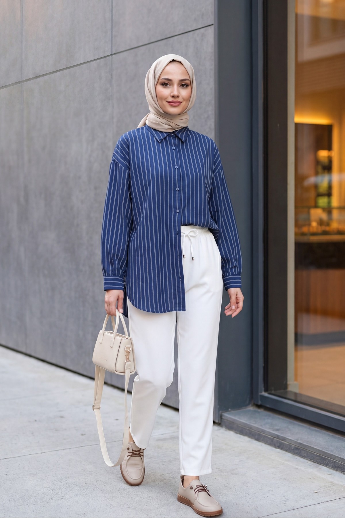 Striped Slit Loose-Fitting Linda Shirt -Navy blue