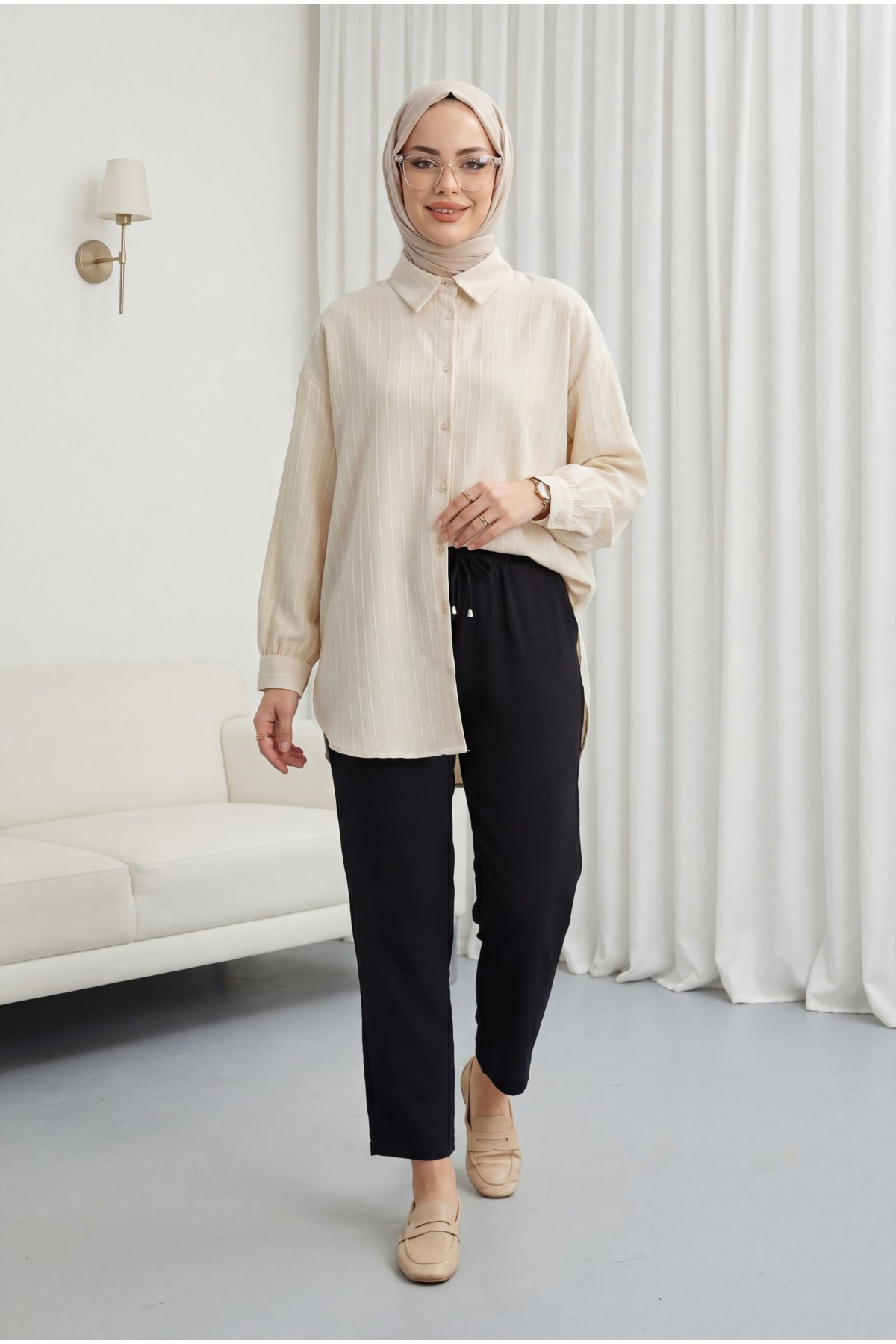 Striped Slit Loose-Fitting Linda Shirt - Beige